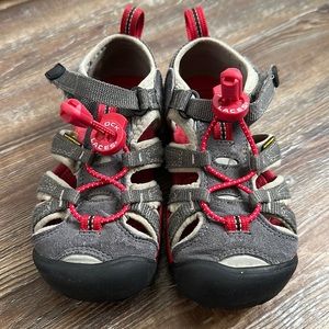 Keen Little Kids’ Seacamp II CNX Hiking Sandal in Size 12